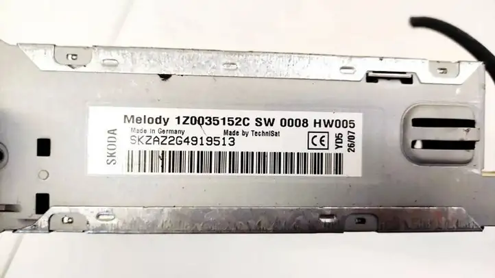 Skoda Octavia Mk2 (1Z) (2004 - 2013) 1Z0035152C Магнитола / мультимедийная система — фото 3
