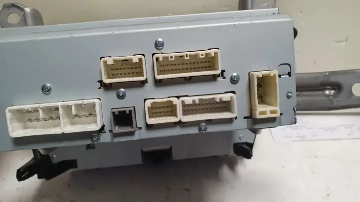 Toyota Prius+ (ZVW40) (2011 - 2018)  8614047150 Радио/ проигрыватель CD/DVD / навигация