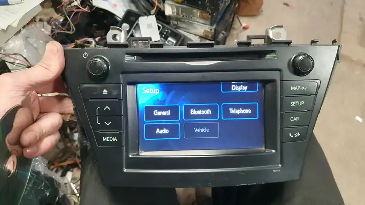 Toyota Prius+ (ZVW40) (2011 - 2018)  8614047150 Радио/ проигрыватель CD/DVD / навигация