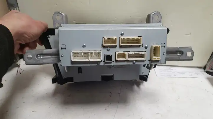 Toyota Prius+ (ZVW40) (2011 - 2018)  8614047150 Радио/ проигрыватель CD/DVD / навигация