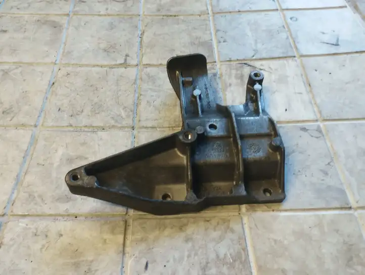 Audi A6 S6 C6 4F (2004 - 2008) 03G131159B Кронштейн двигателя — фото 1