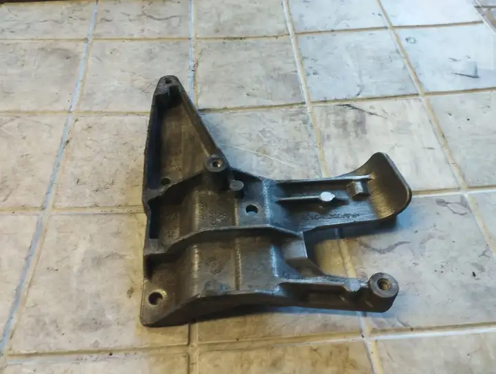 Audi A6 S6 C6 4F (2004 - 2008) 03G131159B Кронштейн двигателя — фото 3