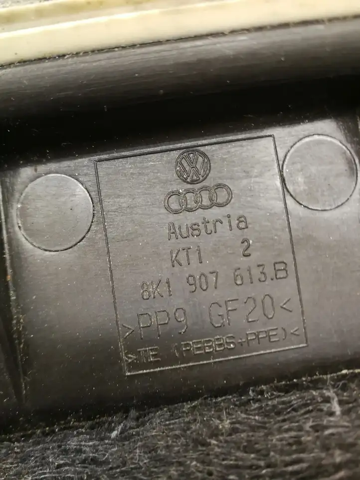 Audi A4 S4 B8 8K (2007 - 2011) 8K1907613B Крышка ящика предохранителей — фото 4