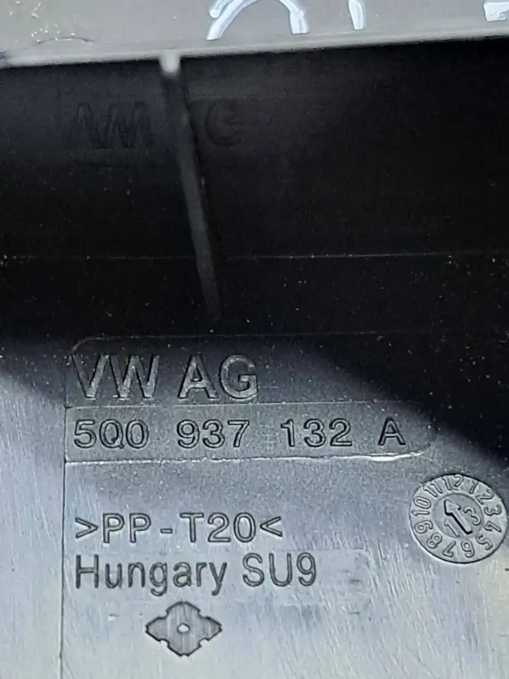 Seat Leon (5F) (2012 - 2019) 5Q0937132A Крышка ящика предохранителей — фото 4