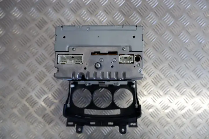 Mazda 5 (2005 - 2010) CD8666AR0 Магнитола / мультимедийная система — фото 3