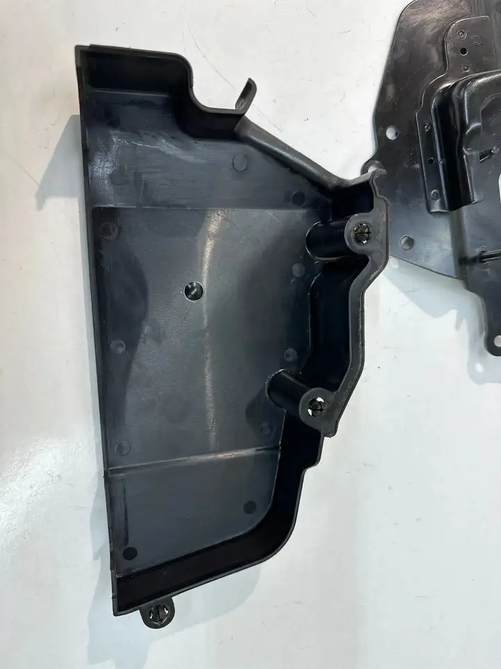 Ford Fiesta (2009 - 2012) 8V2112A692 Кронштейн ЭБУ двигателя — фото 4