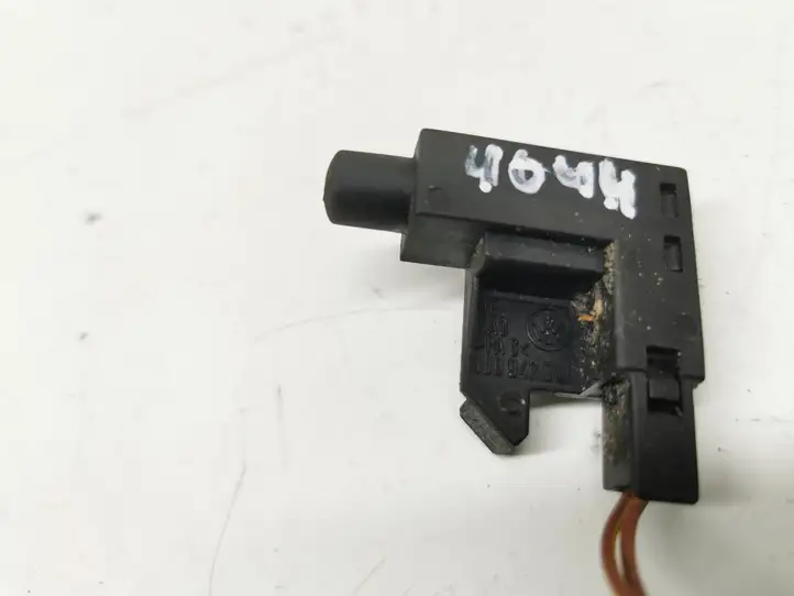 Volkswagen Golf IV (1998 - 2005) 1J0947561 Датчик стояночного тормоза — фото 3