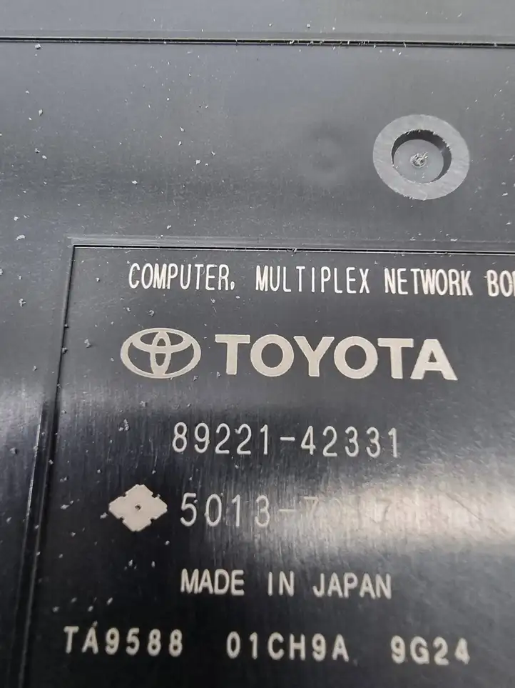 Toyota RAV 4 (XA50) (2018 - ) 8922142331 Блок предохранителей (комплект) — фото 5