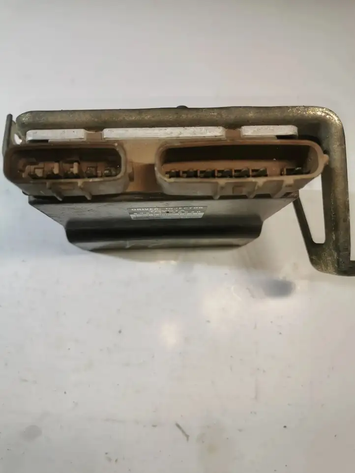 Toyota Avensis Verso (2001 - 2004) 8987120030 Блок управления форсунками — фото 4
