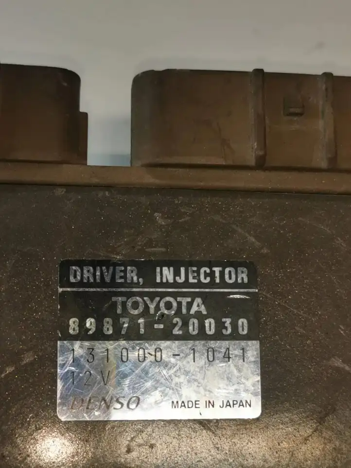 Toyota Avensis Verso (2001 - 2004) 8987120030 Блок управления форсунками — фото 5