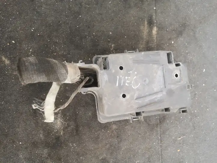 Iveco Daily Daily 35.8 - 9 (1998 - 2014) Блок предохранителей — фото 2