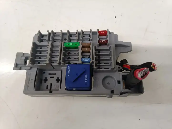 BMW 5 G30 G31 (2016 - )  9350314 Блок предохранителей