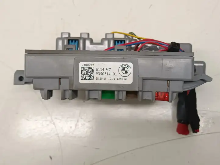 BMW 5 G30 G31 (2016 - )  9350314 Блок предохранителей