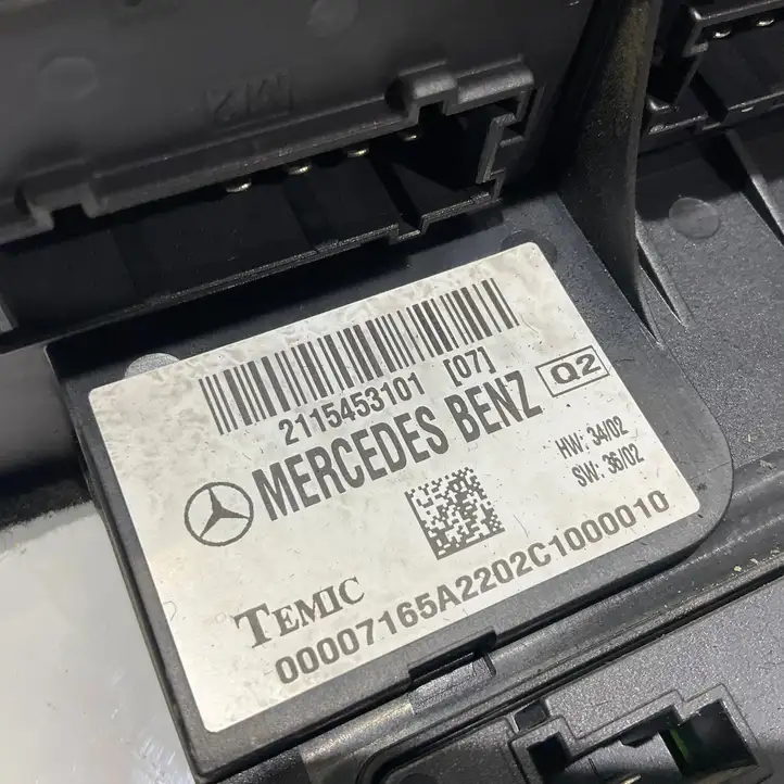 Mercedes-Benz E W211 (2002 - 2009) 2115453101 Блок предохранителей — фото 4