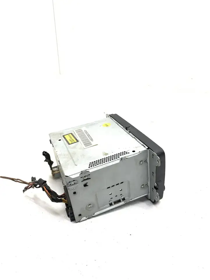 Volkswagen PASSAT B6 (2005 - 2010) 1K035186L Магнитола / мультимедийная система — фото 4