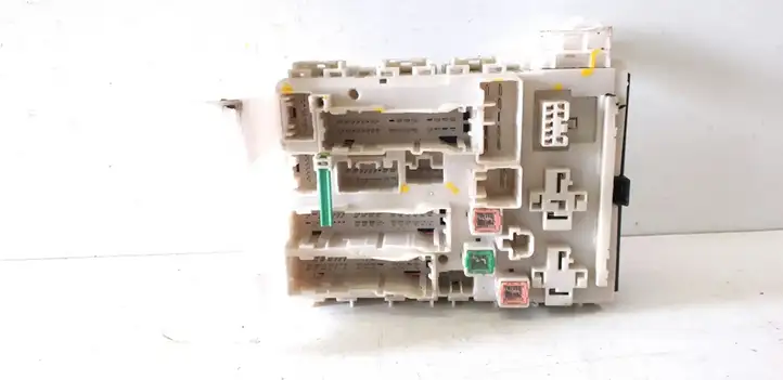 Toyota Avensis T270 (2009 - 2012)  82730-05150-B Блок предохранителей