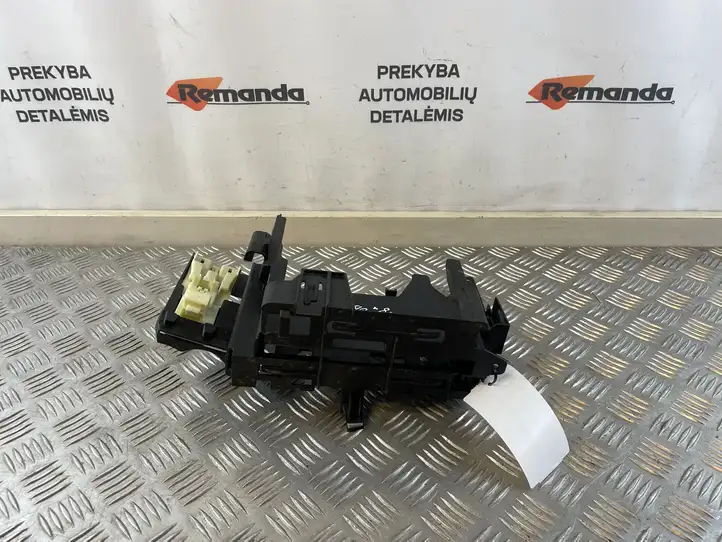 BMW 5 G30 G31 (2016 - ) 8584651 Кронштейн ЭБУ двигателя — фото 1