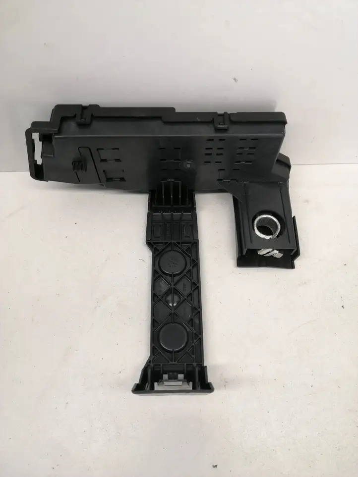 Volvo XC60 (2017 - )  31456003 Узел подключения плюсовых проводов