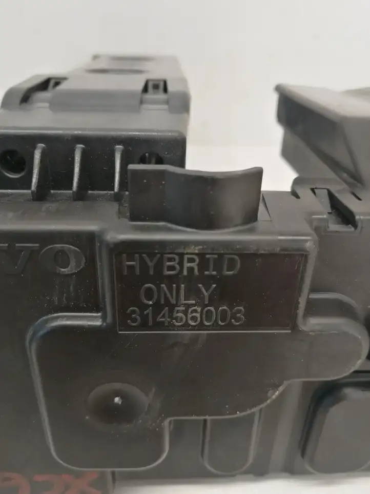 Volvo XC60 (2017 - )  31456003 Узел подключения плюсовых проводов