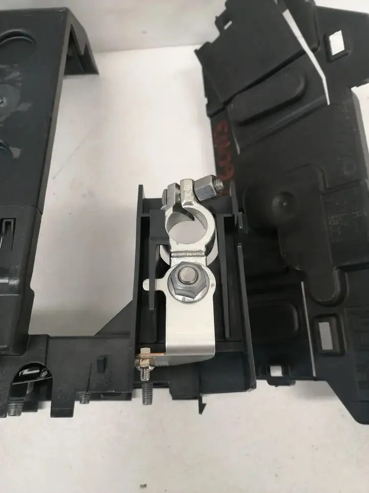 Volvo XC60 (2017 - )  31456003 Узел подключения плюсовых проводов