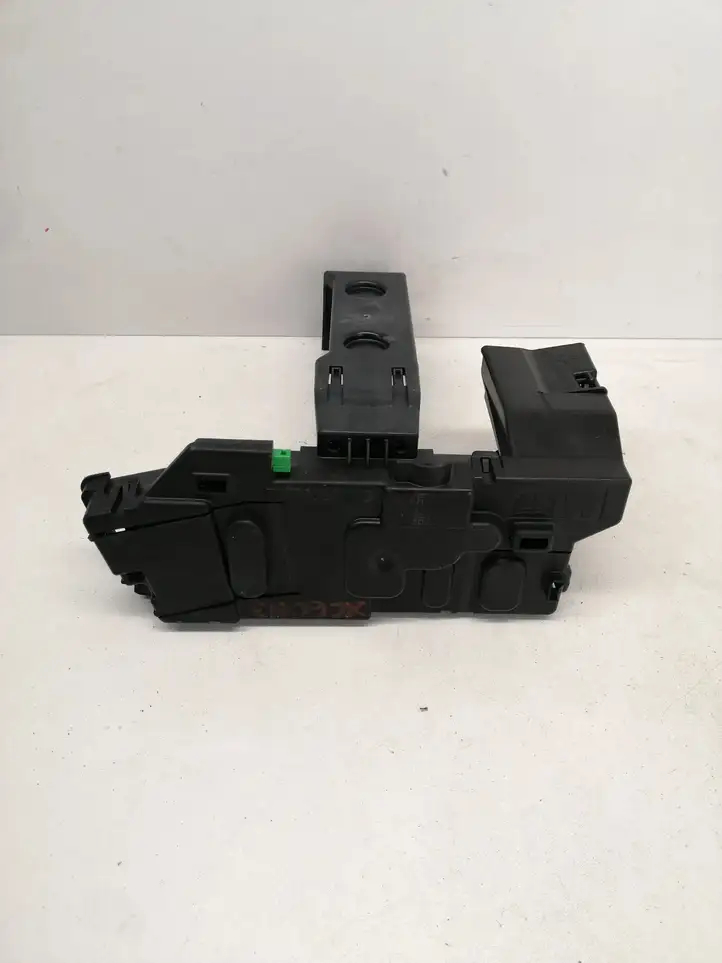 Volvo XC60 (2017 - )  31456003 Узел подключения плюсовых проводов