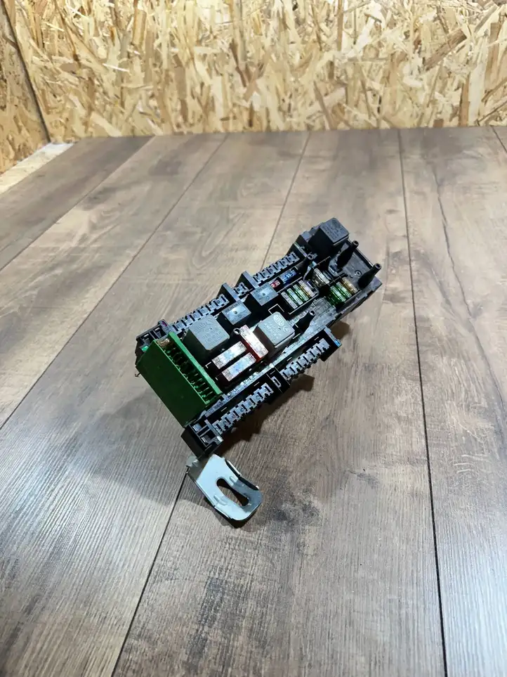 Mercedes-Benz E C207 W207 (2009 - 2017)  168298 Блок предохранителей