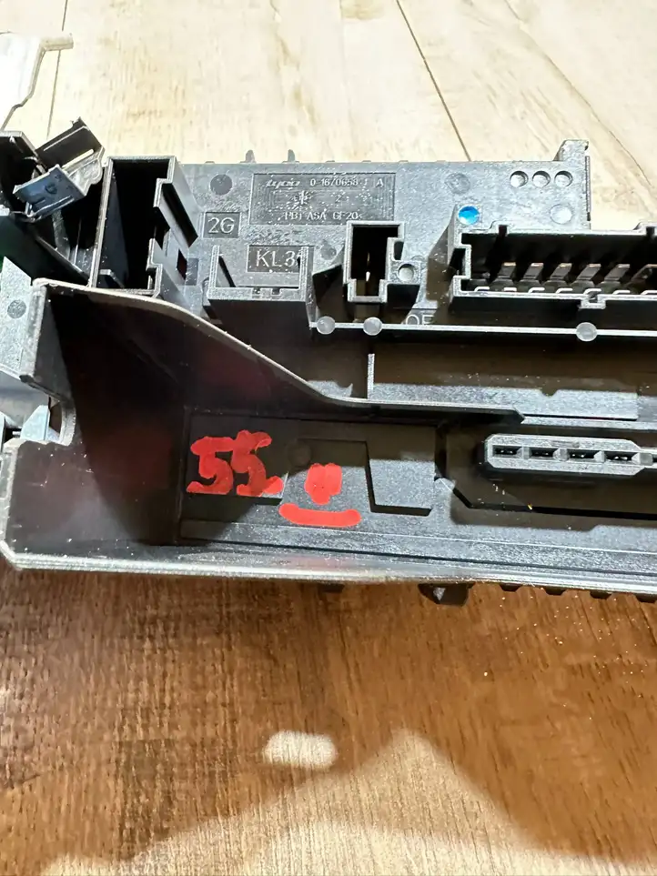 Mercedes-Benz E C207 W207 (2009 - 2017)  168298 Блок предохранителей