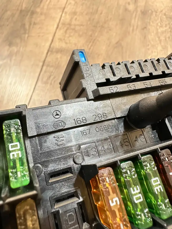 Mercedes-Benz E C207 W207 (2009 - 2017)  168298 Блок предохранителей