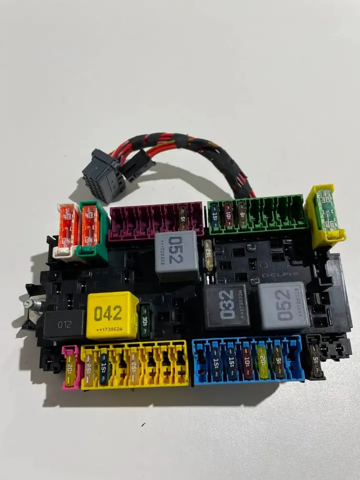 Mercedes-Benz CLA  C117,X117,W117 (2013 - 2019)  A2469067100 Блок предохранителей