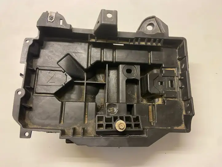 Jeep Cherokee (2013 - 2017) 68186053AB Площадка аккумулятора — фото 3