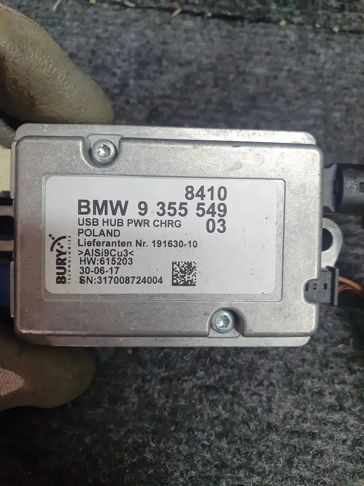 BMW 5 G30 G31 (2016 - ) 9355549 USB модуль — фото 3