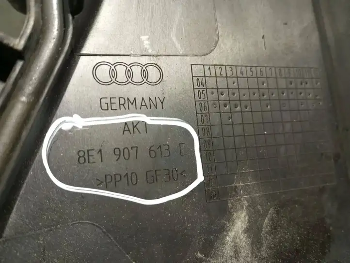 Audi A4 S4 B7 8E 8H (2004 - 2009) 8E1907613E Крышка ящика предохранителей — фото 3