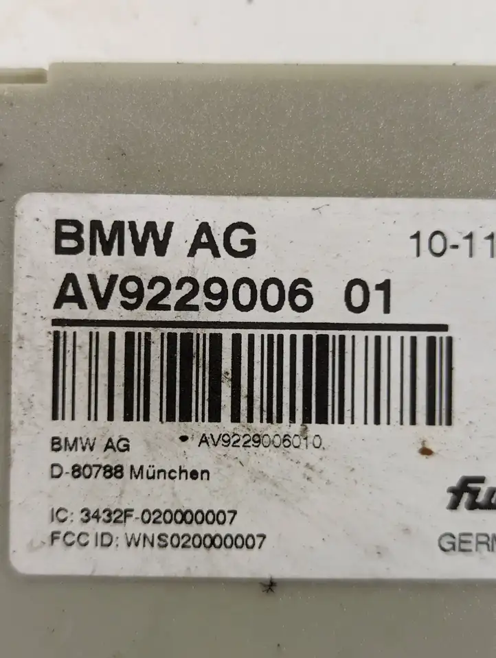 BMW 5 F10 F11 (2009 - 2016) 9229006 Усилитель антенны — фото 5