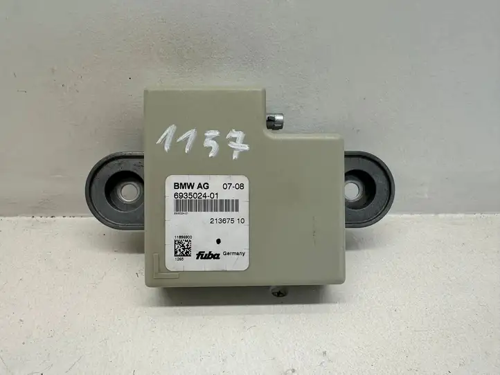 BMW 5 E60 E61 (2004 - 2010)  21367510 Усилитель антенны