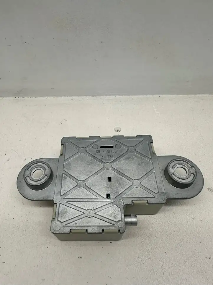 BMW 5 E60 E61 (2004 - 2010)  21367510 Усилитель антенны