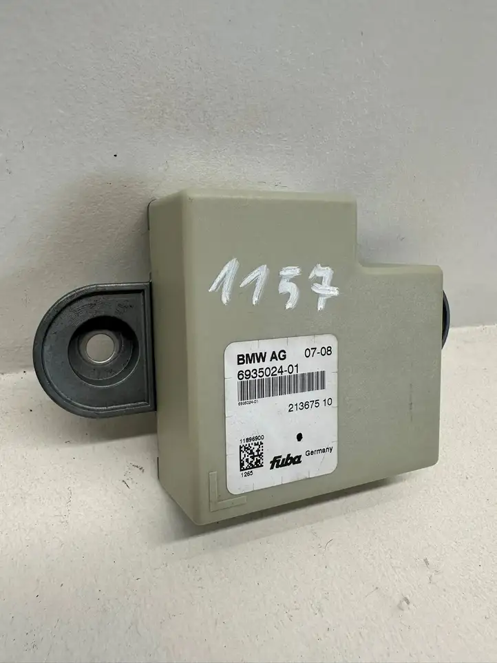 BMW 5 E60 E61 (2004 - 2010)  21367510 Усилитель антенны