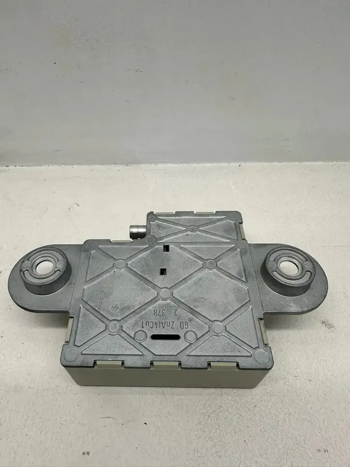 BMW 5 E60 E61 (2004 - 2010)  21367510 Усилитель антенны