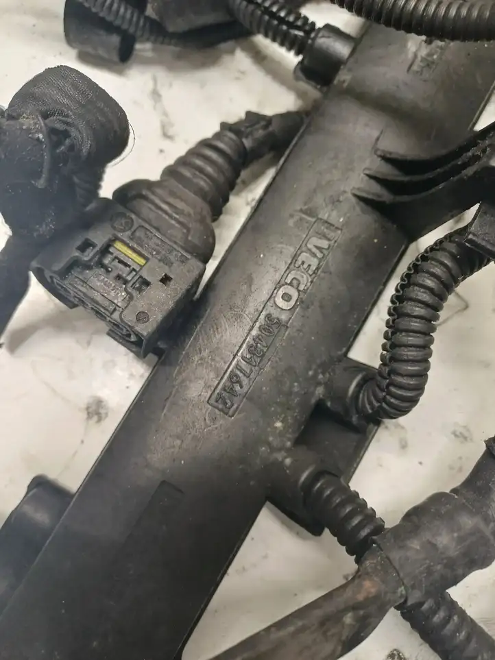 Iveco Daily 35.8-9 (1998 - 2014)  504317642 Проводка двигателя