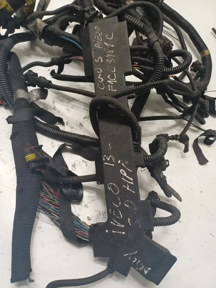 Iveco Daily 35.8-9 (1998 - 2014)  504317642 Проводка двигателя