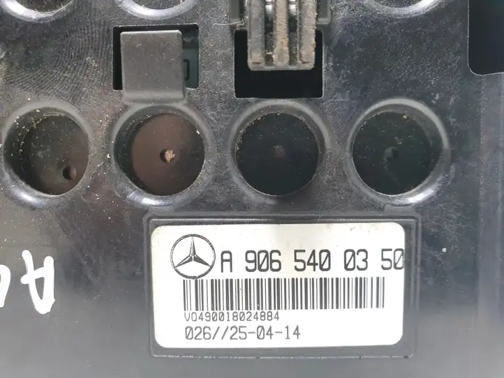 Mercedes-Benz Sprinter W906 (2006 - 2018) A9065400350 Блок предохранителей — фото 4