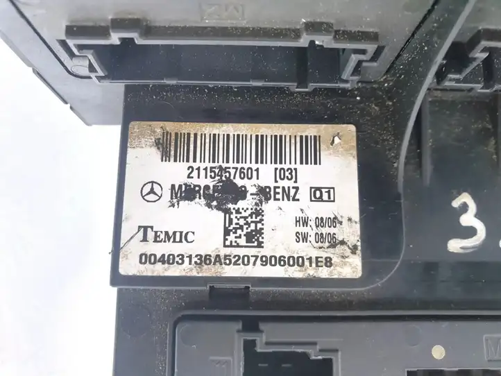 Mercedes-Benz E W211 (2002 - 2009) 2115457601 Блок предохранителей — фото 3