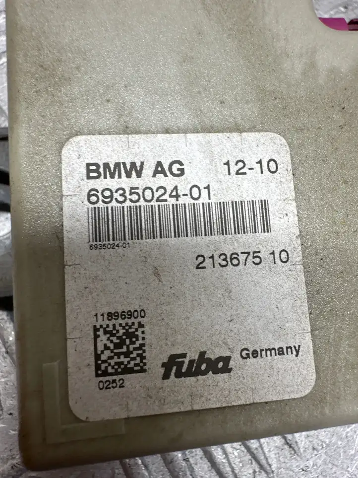 BMW X5 E70 (2006 - 2013) 21367510 Усилитель антенны — фото 3