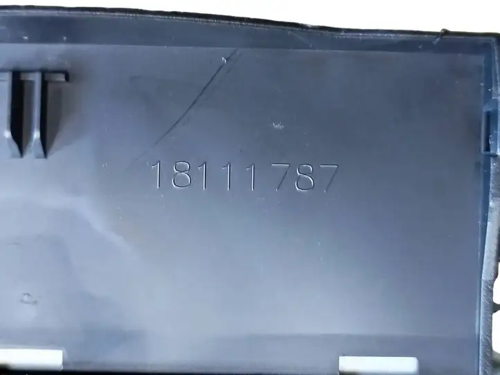 Mercedes-Benz ML W164 (2005 - 2011)  18111787 CD/DVD чейнджер