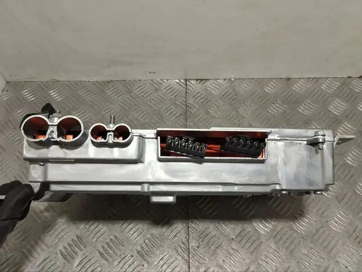 Tesla Model S (2012 - 2016) 104868000A Преобразователь напряжения — фото 5