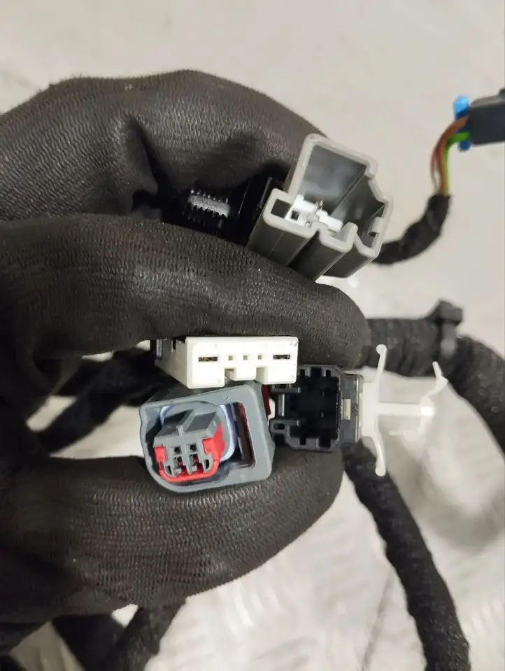 Maserati Quattroporte (2012 - 2016) 670006101 Прочая электропроводка — фото 8
