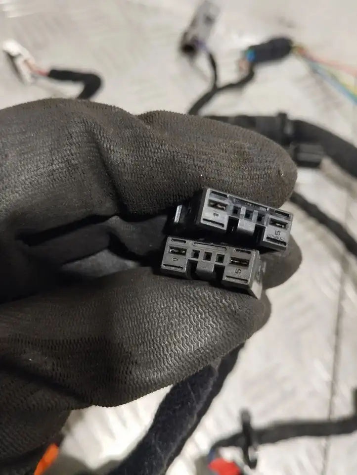 Maserati Quattroporte (2012 - 2016) 670006101 Прочая электропроводка — фото 10