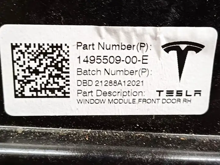 Tesla Model Y (2019 - 2024) 1495509-00-E Электростеклоподъемник передний (комплект) — фото 3