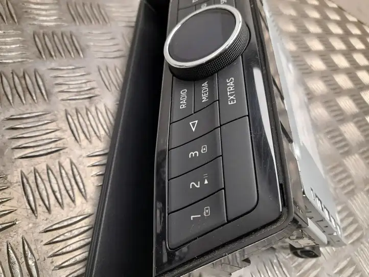 Skoda Fabia Mk3 (NJ) (2015 - 2021) 6V0035872 Магнитола / мультимедийная система — фото 3