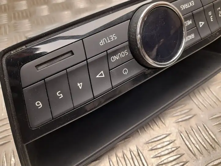 Skoda Fabia Mk3 (NJ) (2015 - 2021) 6V0035872 Магнитола / мультимедийная система — фото 4