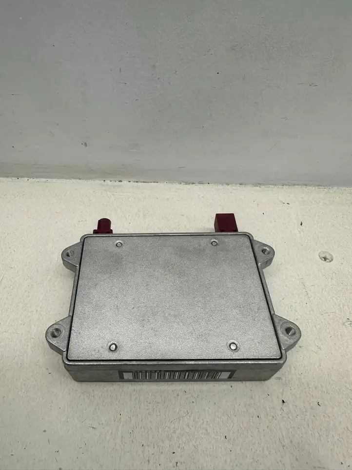 Audi A6 S6 C6 4F (2004 - 2008) 8E0035456C Усилитель антенны — фото 4